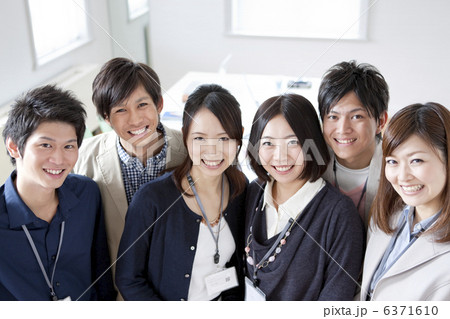 笑顔のビジネスマン6人 笑顔のビジネスマン6人 6371610