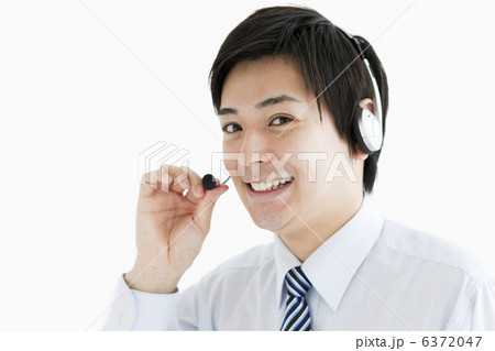 インカムを付けたビジネスマン 6372047