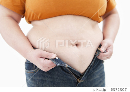 肥満女性のお腹 6372307
