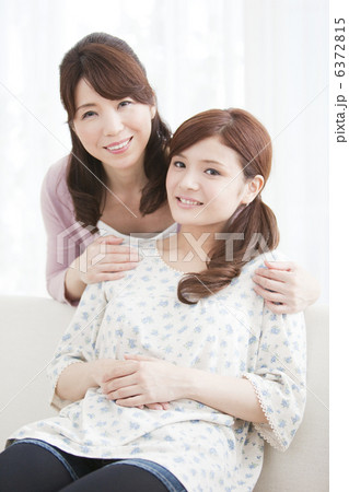 笑顔の母娘 6372815