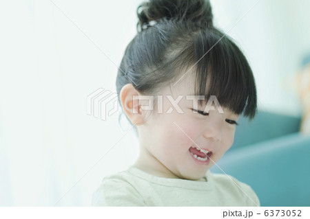 笑顔の女の子 6373052