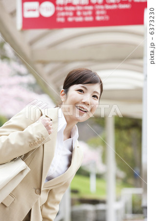 笑顔のビジネスウーマン 6373230