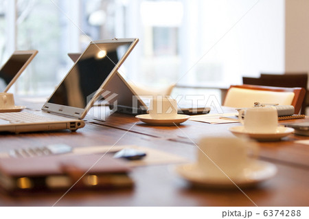 テーブルの上のビジネス小物 テーブルの上のビジネス小物 6374288