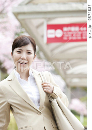 笑顔のビジネスウーマン 6374887
