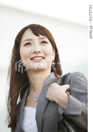 笑顔のビジネスウーマン 6375781