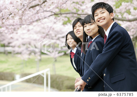 男女学生4人 6375785