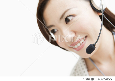 インカムを付けた女性 6375855