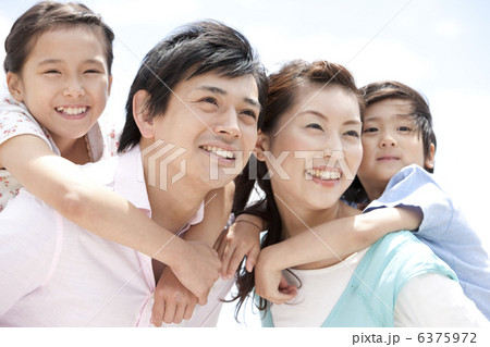 眺める家族 6375972