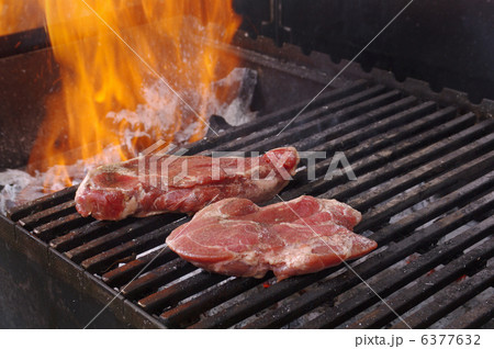 Sirloin steak prepared on the barbecue grill. 6377632