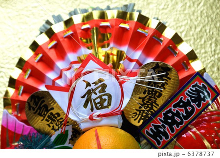 年賀状素材・注連飾り上部アップ・金和紙バック横位置・ハガキ対応比 6378737