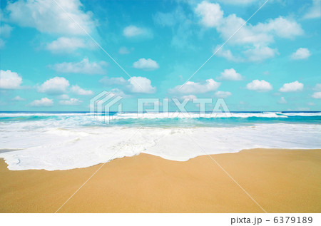 Sandy beach 6379189