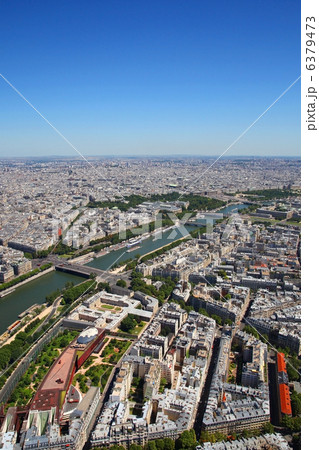 エッフェル塔よりパリを一望 6379473