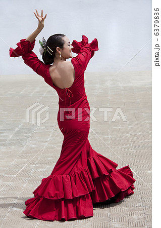 Traditional Woman Spanish Flamenco Dancer In...の写真素材 [6379836] - PIXTA