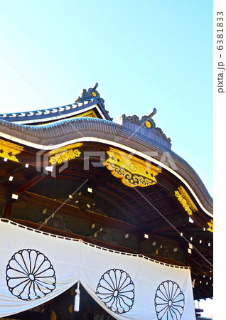 靖国神社の「拝殿」（東京都千代田区九段北） 6381833