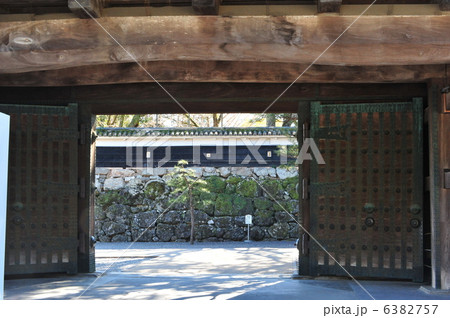 高知城追手門　　扉と梁　２０１３．１．１８撮影 6382757