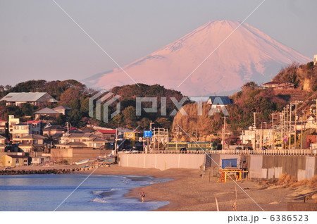 富士山と江ノ電 6386523