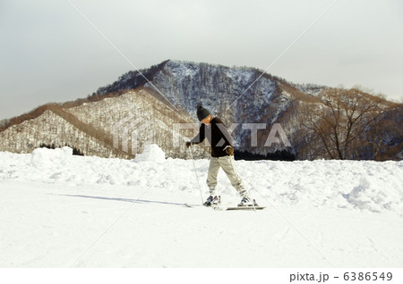 スキーをするシニア スキーをするシニア 6386549