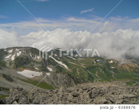 立山連峰雄山より室堂みくりが池を望む 6388876