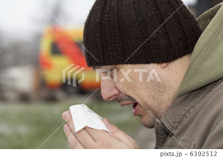 鼻水を持つ男 6392512