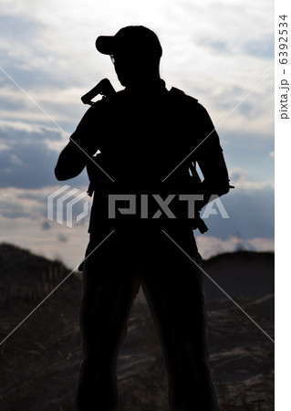 soldier against the sun 6392534