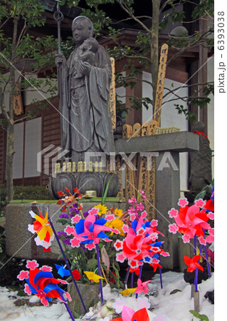 水子地蔵と風車 6393038