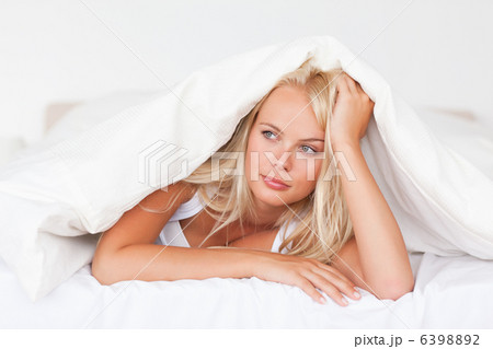 Woman under a duvet 6398892
