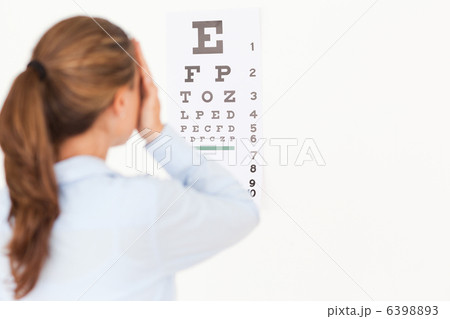 Beautiful brunette woman making an eye test 6398893
