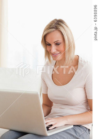 Portrait of a smiling woman using a laptop 6398896