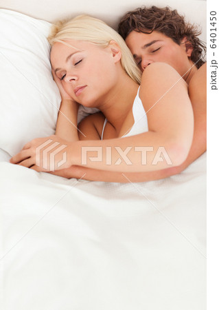 Portrait of a couple sleeping 6401450