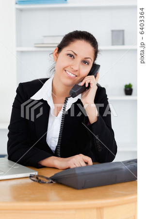Smiling businesswoman on telephone 6403364