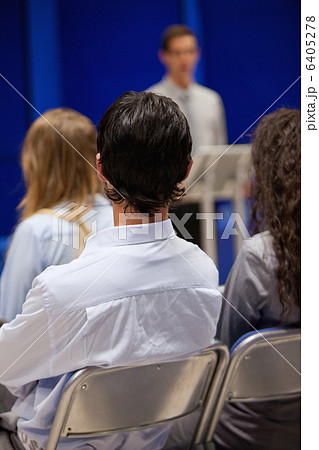 Portrait of young people listening to a man 6405278