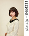 すました女性 6406233