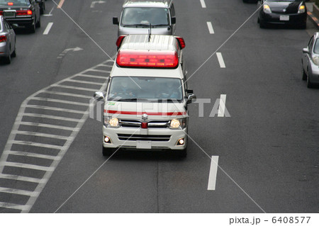 救急車走行シーン 6408577