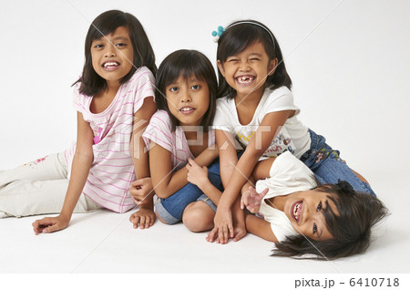 マレー人の双子４姉妹 6410718
