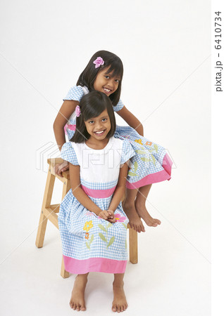 マレー人の双子姉妹 6410734