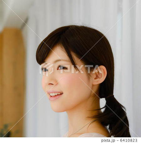 笑顔の女性 笑顔の女性 6410823