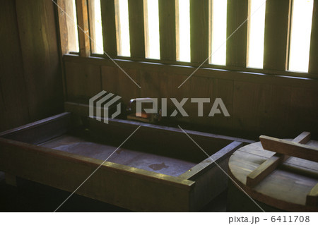 古民家の水場 6411708