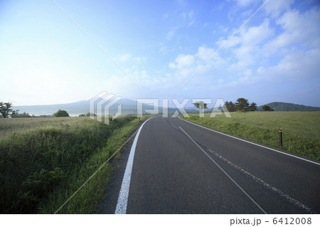 早朝の道 6412008