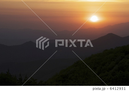 桜峠の夕陽 6412931