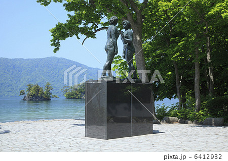 十和田湖と乙女の像 6412932