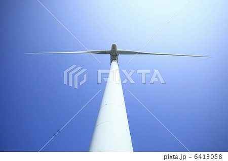 風力発電の風車と太陽 風力発電の風車と太陽 6413058