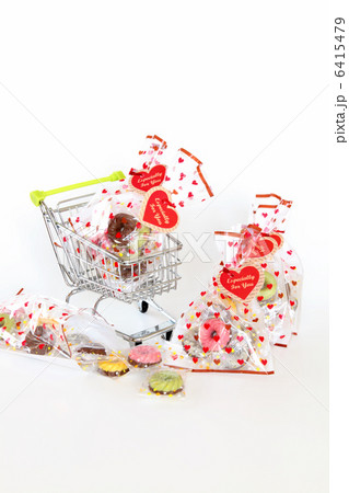 バレンタインの友チョコ 6415479