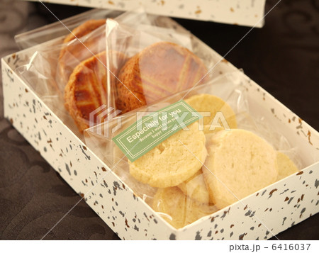 ココナッツクッキー、ガレットブルトンヌ詰め合わせ ココナッツクッキー、ガレットブルトンヌ詰め合わせ 6416037