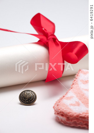 卒業証書と第二ボタン 6419291