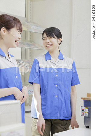 コンビニ店員 6423108