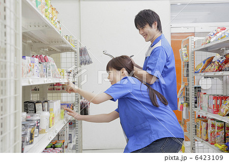 コンビニ店員 6423109