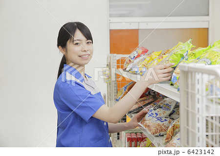 コンビニ店員 6423142