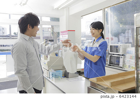 コンビニ 6423144