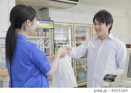 コンビニ 6423164