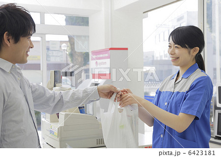 コンビニ 6423181